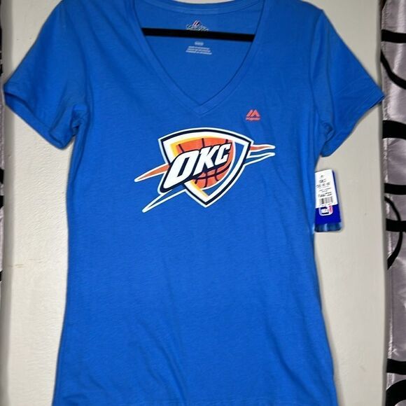 Oklahoma City Thunder Fanatics Majestic Women's Primary Logo Team V-Neck T-Shirt - Picture 7 of 11